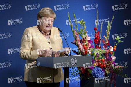 Ausstellungseröffnung 'Unsichtbare Wissenschaftlerinnen - Versäumte Bilder' in Berlin