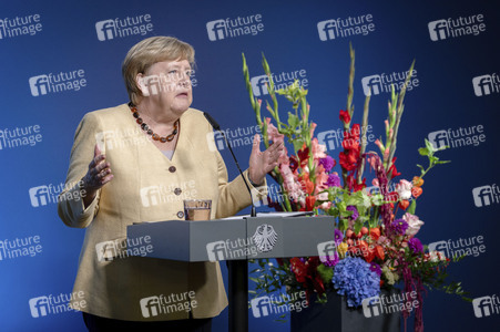 Ausstellungseröffnung 'Unsichtbare Wissenschaftlerinnen - Versäumte Bilder' in Berlin
