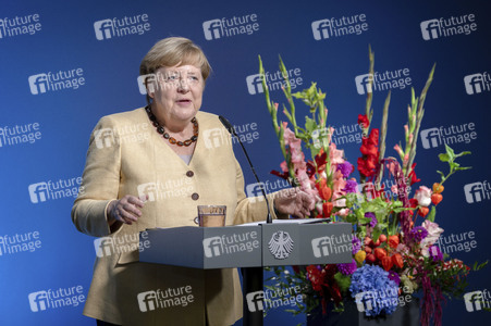 Ausstellungseröffnung 'Unsichtbare Wissenschaftlerinnen - Versäumte Bilder' in Berlin