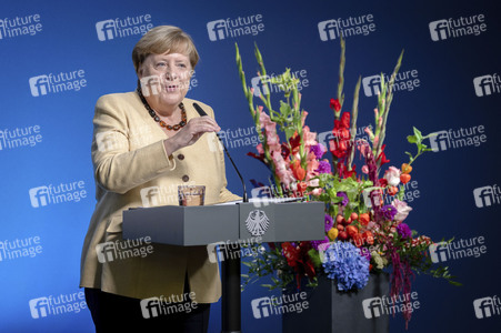 Ausstellungseröffnung 'Unsichtbare Wissenschaftlerinnen - Versäumte Bilder' in Berlin