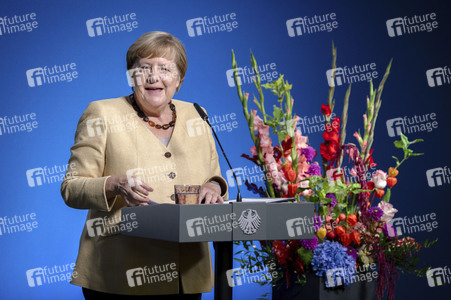 Ausstellungseröffnung 'Unsichtbare Wissenschaftlerinnen - Versäumte Bilder' in Berlin