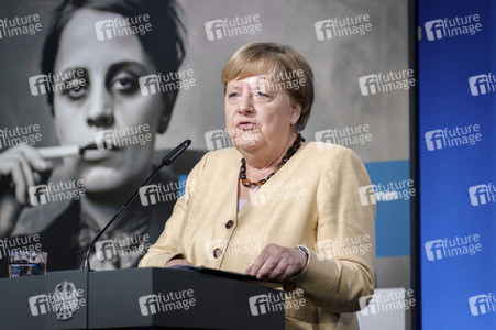 Ausstellungseröffnung 'Unsichtbare Wissenschaftlerinnen - Versäumte Bilder' in Berlin
