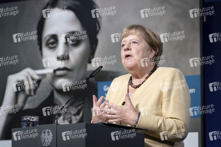 Ausstellungseröffnung 'Unsichtbare Wissenschaftlerinnen - Versäumte Bilder' in Berlin