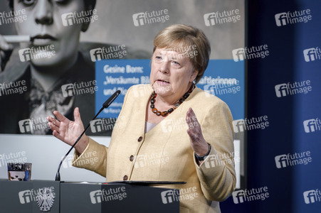 Ausstellungseröffnung 'Unsichtbare Wissenschaftlerinnen - Versäumte Bilder' in Berlin