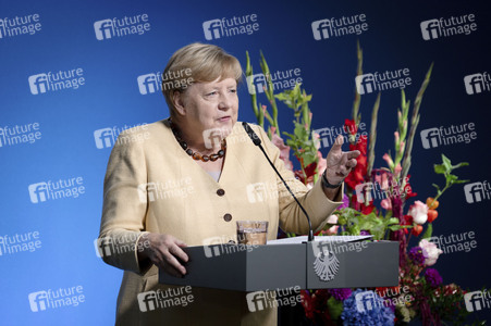 Ausstellungseröffnung 'Unsichtbare Wissenschaftlerinnen - Versäumte Bilder' in Berlin