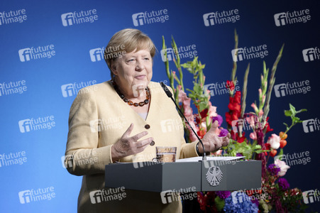 Ausstellungseröffnung 'Unsichtbare Wissenschaftlerinnen - Versäumte Bilder' in Berlin