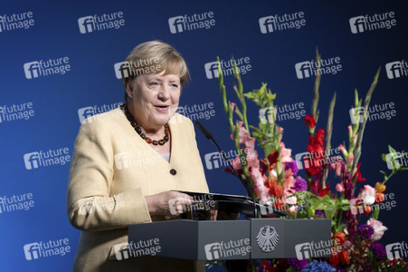 Ausstellungseröffnung 'Unsichtbare Wissenschaftlerinnen - Versäumte Bilder' in Berlin