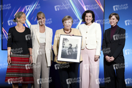 Ausstellungseröffnung 'Unsichtbare Wissenschaftlerinnen - Versäumte Bilder' in Berlin