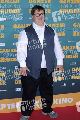 Filmpremiere 'Ganzer halber Bruder' in Köln