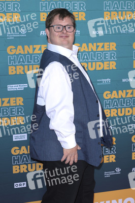 Filmpremiere 'Ganzer halber Bruder' in Köln