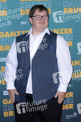 Filmpremiere 'Ganzer halber Bruder' in Köln