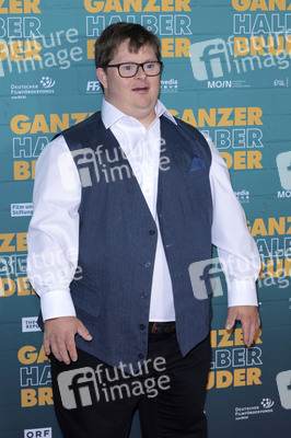 Filmpremiere 'Ganzer halber Bruder' in Köln