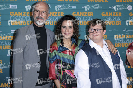 Filmpremiere 'Ganzer halber Bruder' in Köln