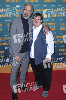 Filmpremiere 'Ganzer halber Bruder' in Köln