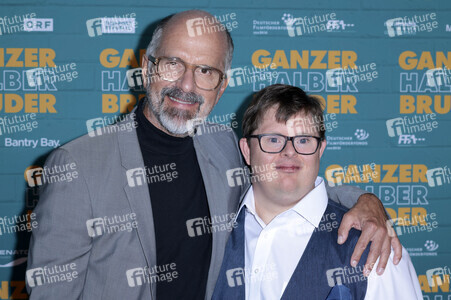 Filmpremiere 'Ganzer halber Bruder' in Köln