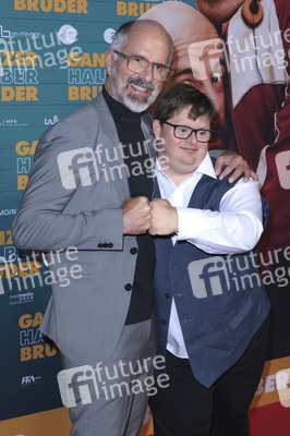 Filmpremiere 'Ganzer halber Bruder' in Köln