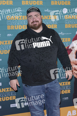 Filmpremiere 'Ganzer halber Bruder' in Köln