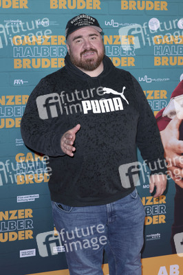 Filmpremiere 'Ganzer halber Bruder' in Köln