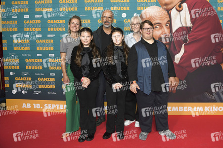 Filmpremiere 'Ganzer halber Bruder' in Hannover