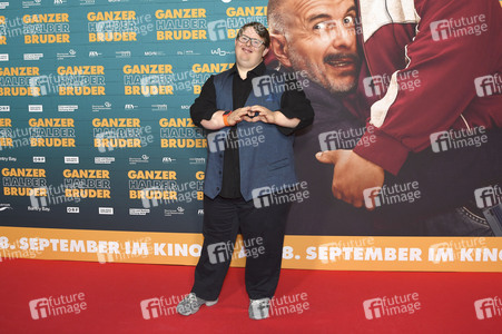 Filmpremiere 'Ganzer halber Bruder' in Hannover