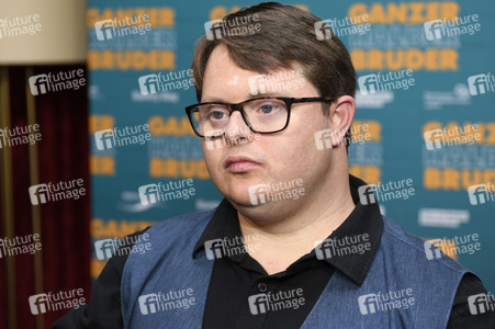 Filmpremiere 'Ganzer halber Bruder' in Hannover