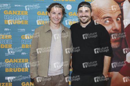 Filmpremiere 'Ganzer halber Bruder' in Hamburg