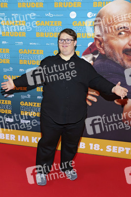 Filmpremiere 'Ganzer halber Bruder' in Hamburg