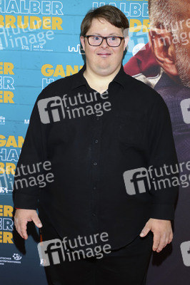 Filmpremiere 'Ganzer halber Bruder' in Hamburg