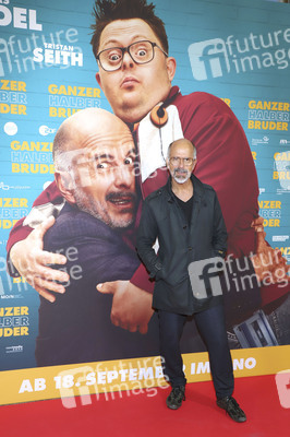 Filmpremiere 'Ganzer halber Bruder' in Hamburg