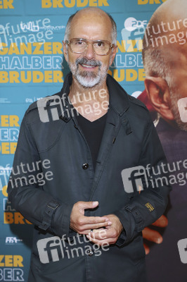 Filmpremiere 'Ganzer halber Bruder' in Hamburg