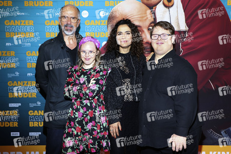 Filmpremiere 'Ganzer halber Bruder' in Hamburg