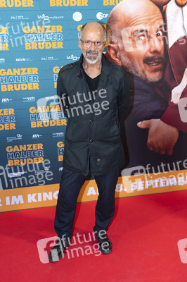 Filmpremiere 'Ganzer halber Bruder' in Hamburg
