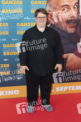 Filmpremiere 'Ganzer halber Bruder' in Hamburg