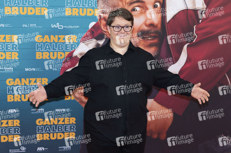 Filmpremiere 'Ganzer halber Bruder' in Hamburg