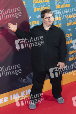 Filmpremiere 'Ganzer halber Bruder' in Hamburg