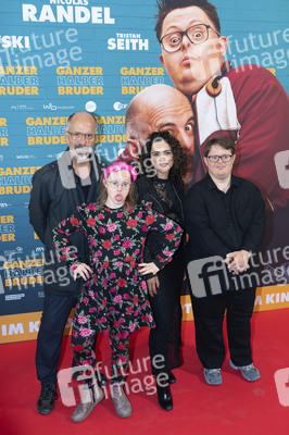 Filmpremiere 'Ganzer halber Bruder' in Hamburg