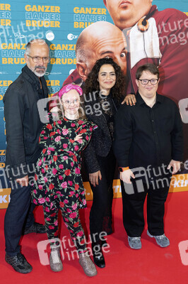 Filmpremiere 'Ganzer halber Bruder' in Hamburg