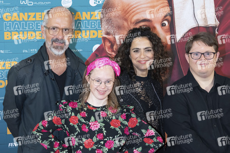 Filmpremiere 'Ganzer halber Bruder' in Hamburg