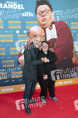 Filmpremiere 'Ganzer halber Bruder' in Hamburg