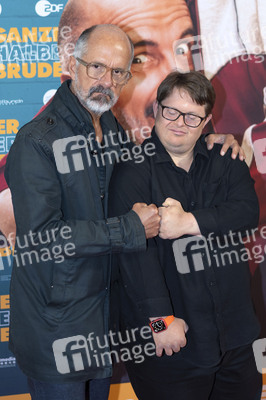Filmpremiere 'Ganzer halber Bruder' in Hamburg