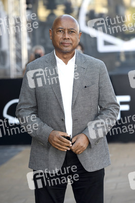Ankunft von Raoul Peck auf dem San Sebastian International Film Festival 2025