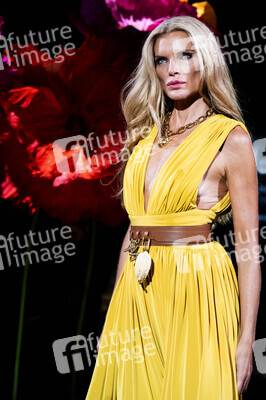 Lola Casademunt by Maite Fashion Show auf der Mercedes-Benz Fashion Week Madrid