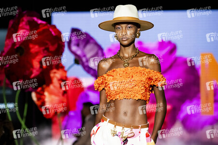 Lola Casademunt by Maite Fashion Show auf der Mercedes-Benz Fashion Week Madrid