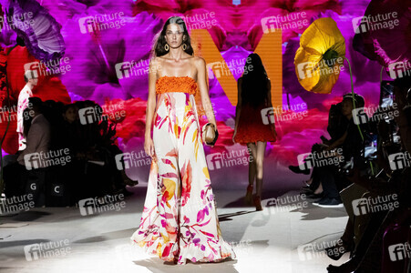 Lola Casademunt by Maite Fashion Show auf der Mercedes-Benz Fashion Week Madrid