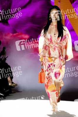 Lola Casademunt by Maite Fashion Show auf der Mercedes-Benz Fashion Week Madrid