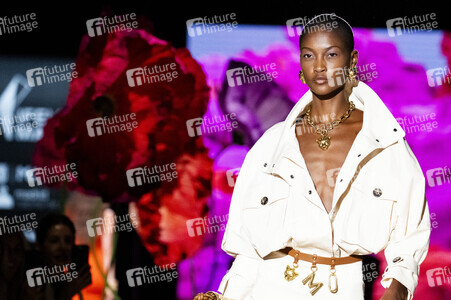 Lola Casademunt by Maite Fashion Show auf der Mercedes-Benz Fashion Week Madrid