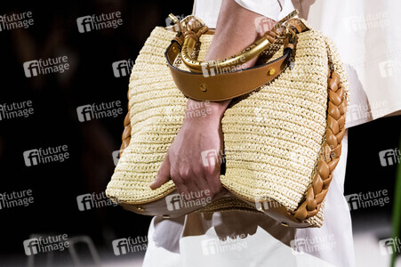 Lola Casademunt by Maite Fashion Show auf der Mercedes-Benz Fashion Week Madrid