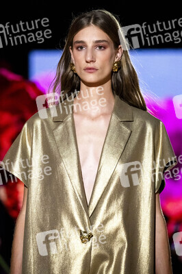 Lola Casademunt by Maite Fashion Show auf der Mercedes-Benz Fashion Week Madrid