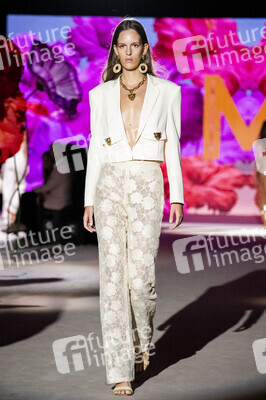 Lola Casademunt by Maite Fashion Show auf der Mercedes-Benz Fashion Week Madrid
