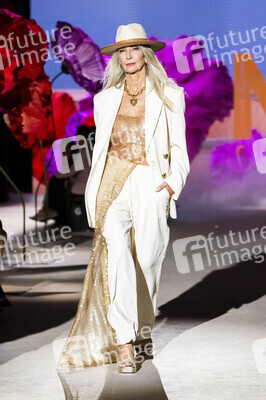 Lola Casademunt by Maite Fashion Show auf der Mercedes-Benz Fashion Week Madrid